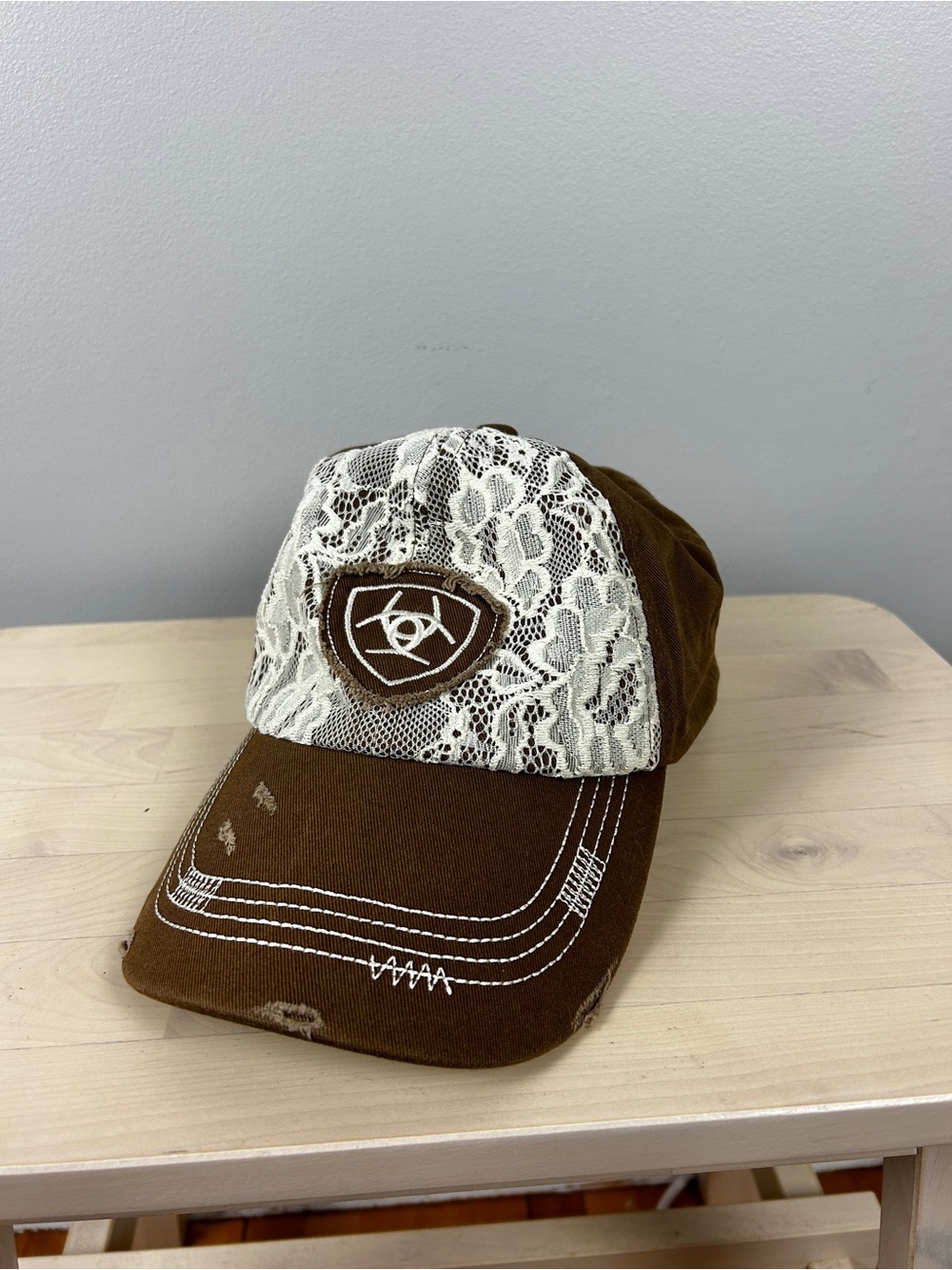 ARIAT Lace Ballcap Distressed Brown White O/S Country Rodeo Equestrain